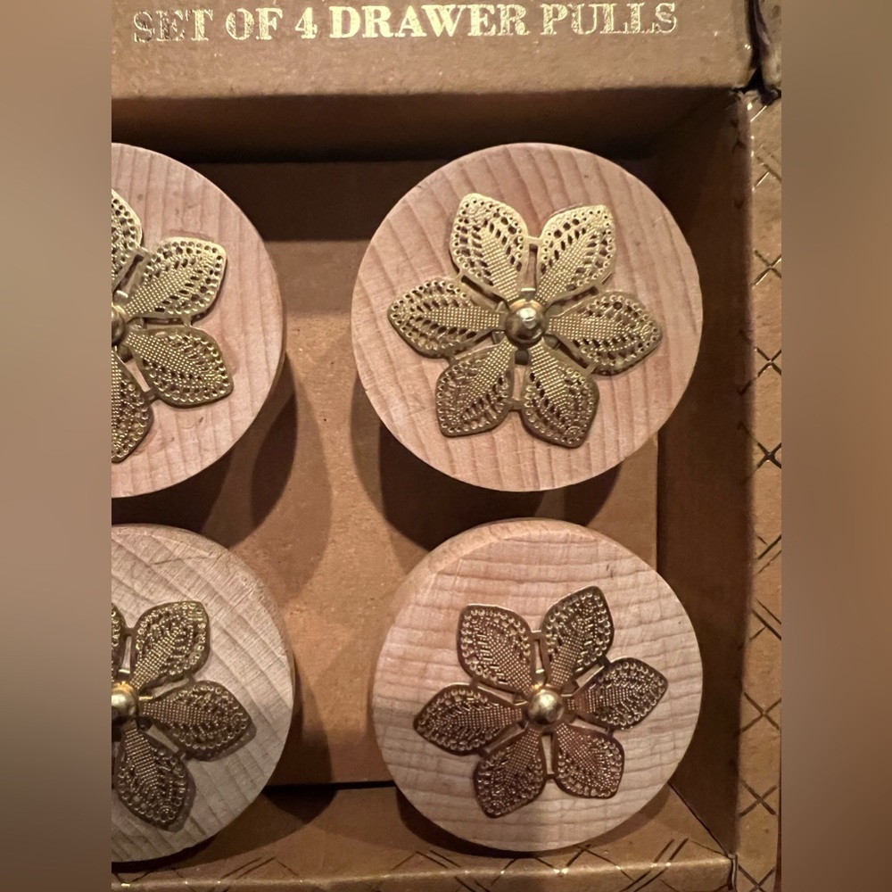 Casa Decor Decorative Wooden Gold Flower Filigree Drawer Knob Pulls Set of 4 New